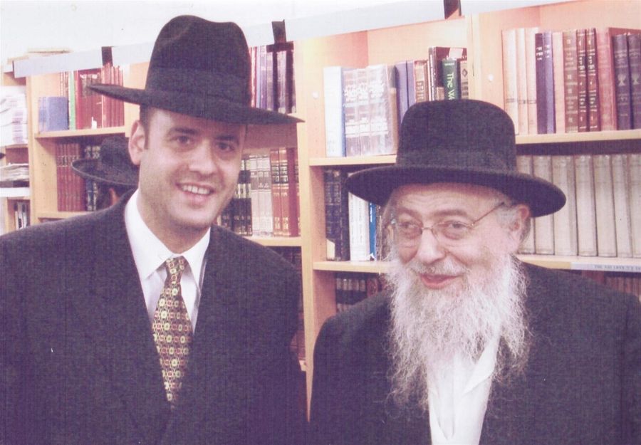 Moreynu Rosh Yeshivas Gateshead- Harav Hagaon Rav Avrohom Gurvitz shlitah with Rav Hool in 2005